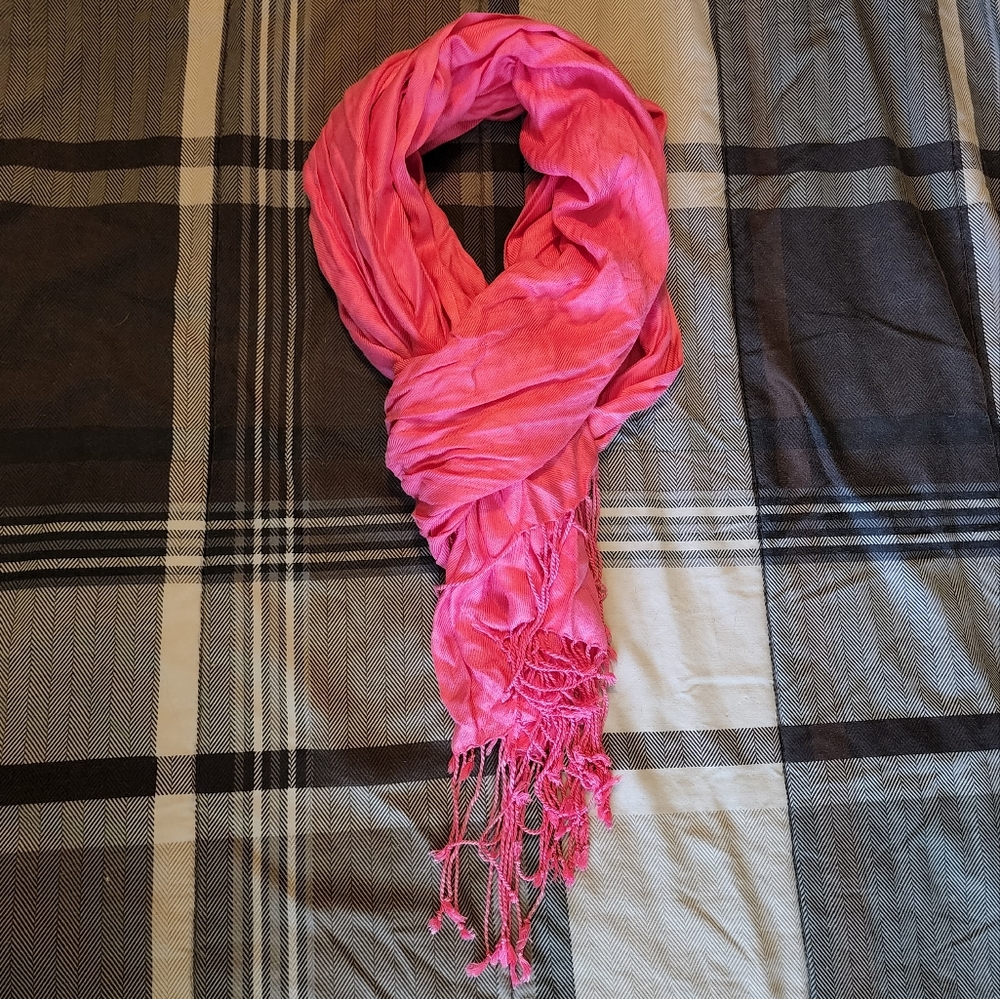 Coral pink pashmina-style fringe scarf